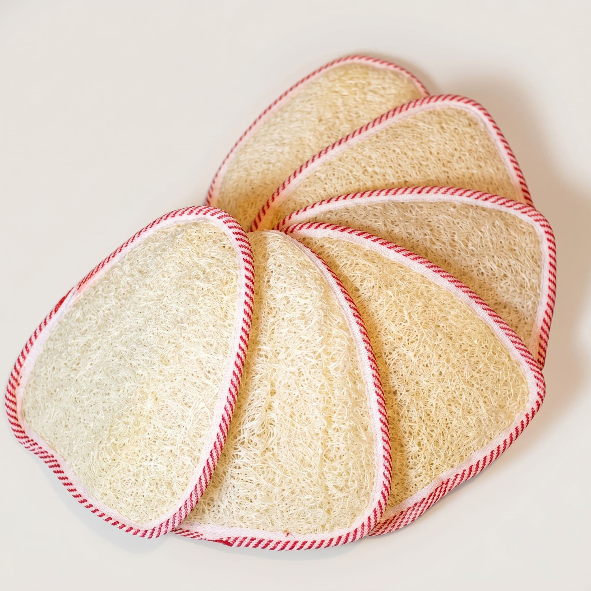 Natural loofah fiber arrangement